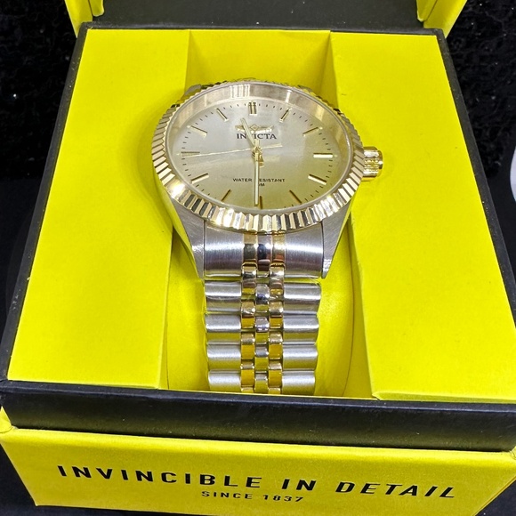 Men's (NWT) Invicta Two-Toned Watch w/Silver Face & Gold Accented Hands & Bezel - Picture 7 of 8